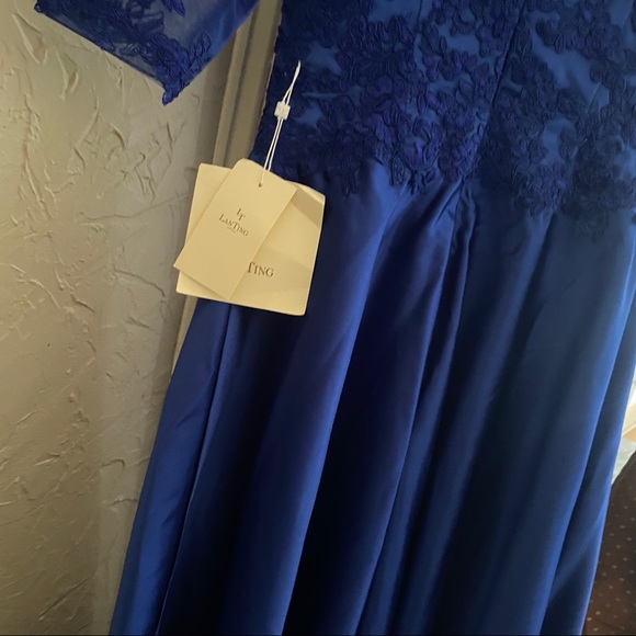 A-Line Mother of the Bride Dress Elegant Jewel Neck dress - Picture 8 of 11